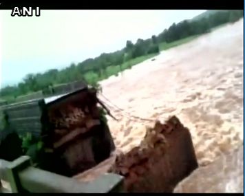 As it happened: Mumbai-Goa highway bridge collapses, CM Fadnavis orders probe As it happened: Mumbai-Goa highway bridge collapses, CM Fadnavis orders probe