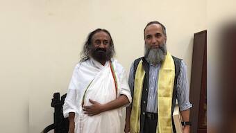 Discussed situation in Kashmir with Sri Sri Ravi Shankar, says Burhan Wani's father