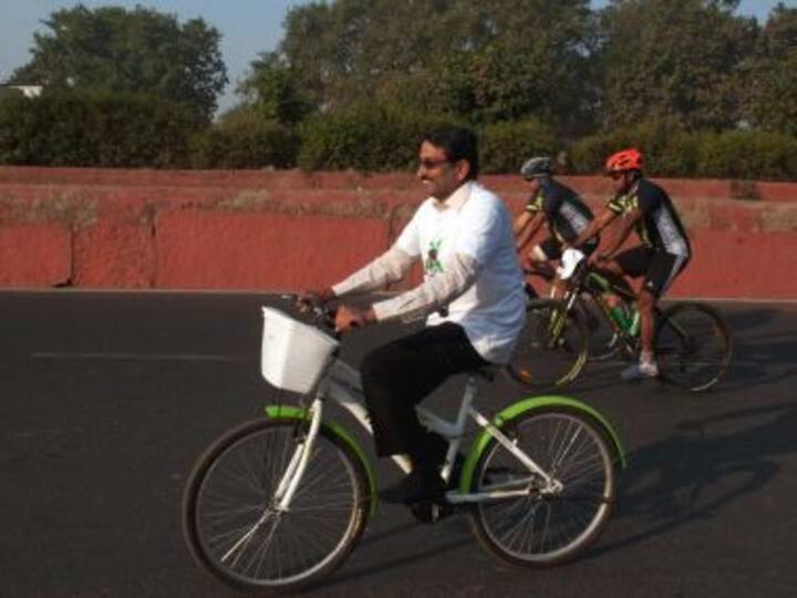 Fresh crisis for Arvind Kejriwal with AAP MLA Kartar Singh Tanwar on I-T radar