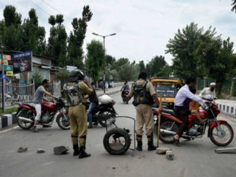 Kashmir unrest: One more youth killed in clash between protestors and security forces Kashmir unrest: One more youth killed in clash between protestors and security forces