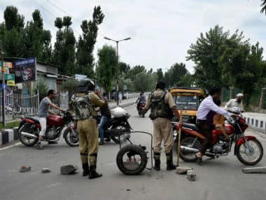 Kashmir unrest: Protesters in Shopian set fire to building, curfew remains in parts of Srinagar