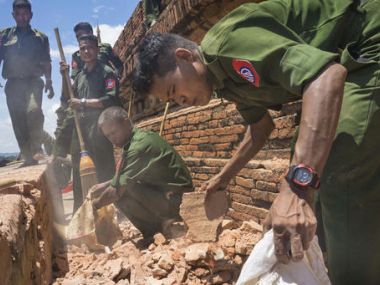 Myanmar earthquake: Soldiers, residents begin cleaning up debris Myanmar earthquake: Soldiers, residents begin cleaning up debris