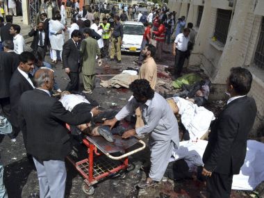 Pakistan: Blast targetting mourners outside Quetta hospital kills and injures over 50 Pakistan: Blast targetting mourners outside Quetta hospital kills and injures over 50