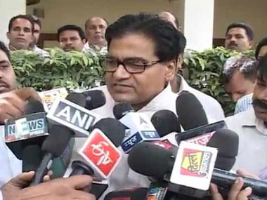 Uttar Pradesh: Samajwadi Party's Ram Gopal Yadav writes letter supporting CM Akhilesh Uttar Pradesh: Samajwadi Party's Ram Gopal Yadav writes letter supporting CM Akhilesh