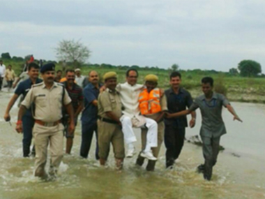 Shivraj Singh Chouhan earns the wrath of Twitter for antics in flood-hit Madhya Pradesh Shivraj Singh Chouhan earns the wrath of Twitter for antics in flood-hit Madhya Pradesh