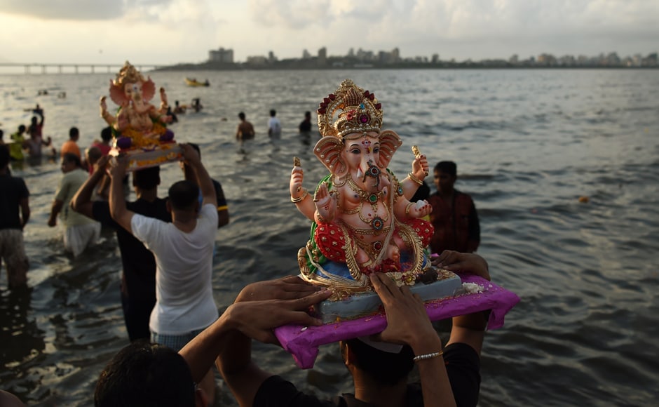 Devotees carry idols of Ganesh for immersion at the Dadar Chowpatty beach on the sixth day of the eleven-day long festival Ganesh Chaturthi in Mumbai on Saturday. (Photo courtesy: AFP) Devotees carry idols of Ganesh for immersion at the Dadar Chowpatty beach on the sixth day of the eleven-day long festival Ganesh Chaturthi in Mumbai on Saturday. (Photo courtesy: AFP)