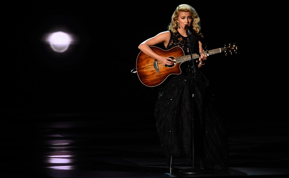 Tori Kelly performs 'Hallelujah' during an 'In Memoriam' tribute at the 68th Primetime Emmy Awards on Sunday, Sept. 18, 2016, at the Microsoft Theater in Los Angeles. (Photo by Chris Pizzello/Invision/AP) Tori Kelly performs 'Hallelujah' during an 'In Memoriam' tribute at the 68th Primetime Emmy Awards on Sunday, Sept. 18, 2016, at the Microsoft Theater in Los Angeles. (Photo by Chris Pizzello/Invision/AP)