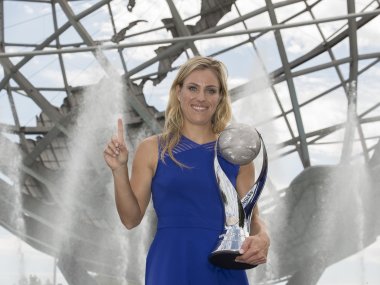 Angelique Kerber debuts at World No 1, Stan Wawrinka consolidates third spot Angelique Kerber debuts at World No 1, Stan Wawrinka consolidates third spot