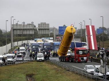 Britain to start building 13 ft wall in French port of Calais to keep out migrants Britain to start building 13 ft wall in French port of Calais to keep out migrants