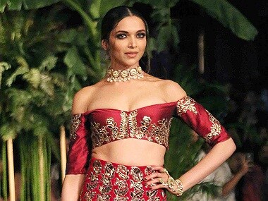 'Mera Balam Thanedaar': Shruti Choudhary takes inspiration from Deepika  Padukone in Padmaavat, stuns viewers in a 10 kg lehenga - Times of India