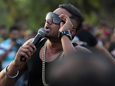 Yo Yo Honey Singh will return to Bollywood with remix of Hans Raj Hans' Dil Chori Sadda Ho Gaya for T-Series Yo Yo Honey Singh will return to Bollywood with remix of Hans Raj Hans' Dil Chori Sadda Ho Gaya for T-Series