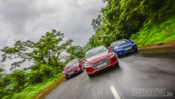 Comparo: Hyundai Elantra vs Skoda Octavia vs Chevrolet Cruze