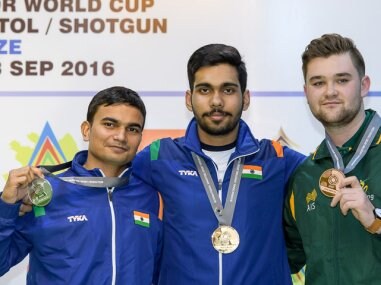 Silver medalist Gurmeet and gold medalist Anhad Jawanda of India and bronze medalist Sergei Evglevski of Australia pose together. Image courtesy: issf-sports.org
