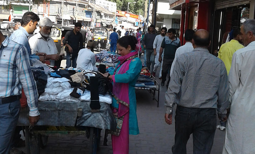 The crowded markets in Srinagar. Image: Ishfaq Naseem / Firstpost