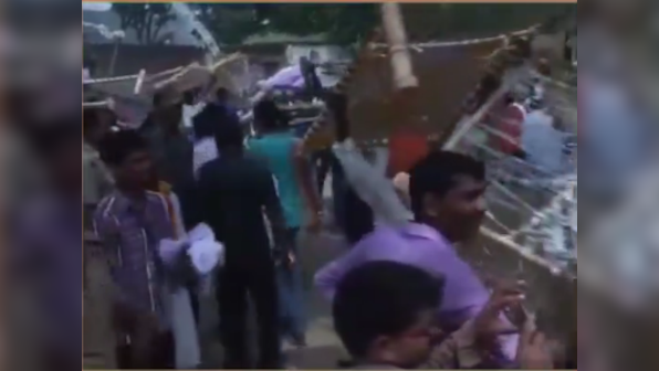 Watch: Came to see Rahul Gandhi, crowd left with 2,000 khats in UP's Deoria