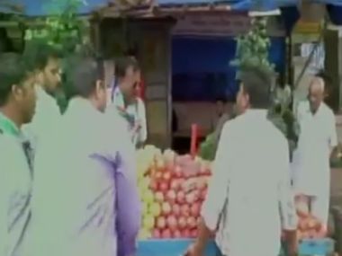 Watch: MNS workers attack fruit vendors in Mumbai Watch: MNS workers attack fruit vendors in Mumbai