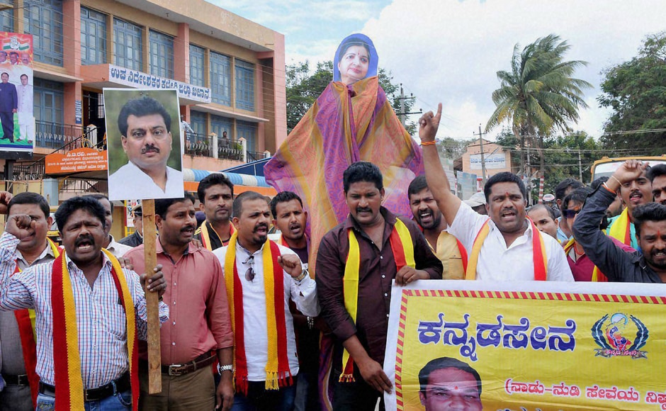 Pro-Kannada outfits blocked Bengaluru-Mysuru Highway to protest against the Supreme Court's directive to the state to release Cauvery water to Tamil Nadu. Photo: PTI Pro-Kannada outfits blocked Bengaluru-Mysuru Highway to protest against the Supreme Court's directive to the state to release Cauvery water to Tamil Nadu. Photo: PTI