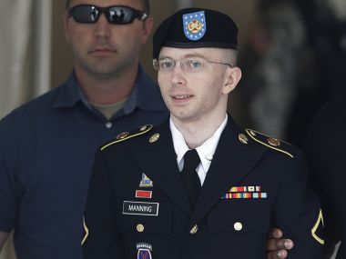 Chelsea Manning ends hunger strike after US Army agrees to provide gender surgery Chelsea Manning ends hunger strike after US Army agrees to provide gender surgery