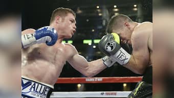 Canelo Alvarez ends Liam Smith's undefeated run in Super Welterweight world title bout