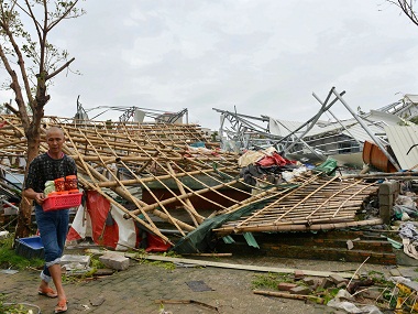 Typhoon Nock-Ten set to hit Philippines on 25 December Typhoon Nock-Ten set to hit Philippines on 25 December