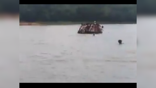 Watch: People feared drowned as coracle overturns in Tungabhadra river
