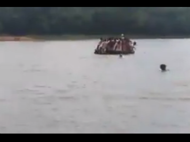 Watch: People feared drowned as coracle overturns in Tungabhadra river Watch: People feared drowned as coracle overturns in Tungabhadra river