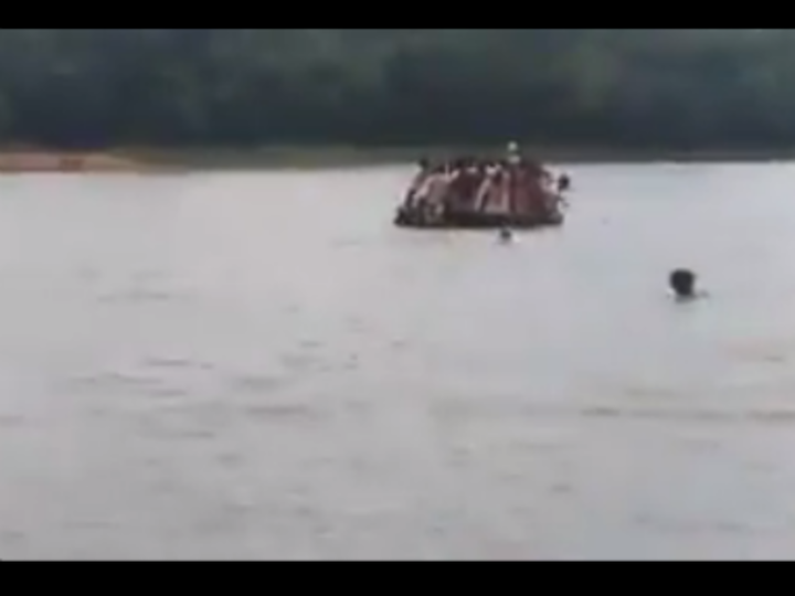Watch: People feared drowned as coracle overturns in Tungabhadra river