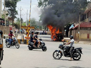 Cauvery Dispute: Siddaramaiah asks Jayalalithaa to ensure safety of Kannadigas during TN shutdown Cauvery Dispute: Siddaramaiah asks Jayalalithaa to ensure safety of Kannadigas during TN shutdown