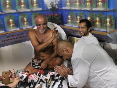 On International Day of Peace, Vishal Dadlani makes peace with Tarun Sagar... and others? On International Day of Peace, Vishal Dadlani makes peace with Tarun Sagar... and others?