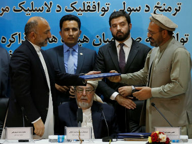 Afghan warlord Gulbuddin Hekmatyar signs peace pact with President Afghan warlord Gulbuddin Hekmatyar signs peace pact with President