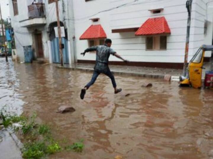 Four die, six injured as heavy rains continue to lash Telangana