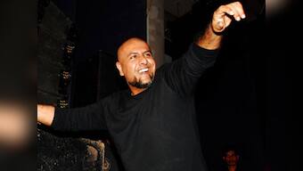 Vishal Dadlani-Tarun Sagar row: Musician seeks Jain guru's forgiveness in person