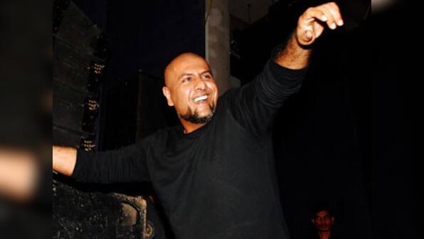 Vishal Dadlani-Tarun Sagar row: Musician seeks Jain guru's forgiveness in person