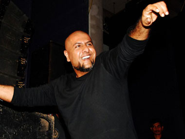 Vishal Dadlani-Tarun Sagar row: Musician seeks Jain guru's forgiveness in person Vishal Dadlani-Tarun Sagar row: Musician seeks Jain guru's forgiveness in person