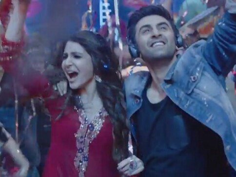 anushka sharma red kurti in breakup song