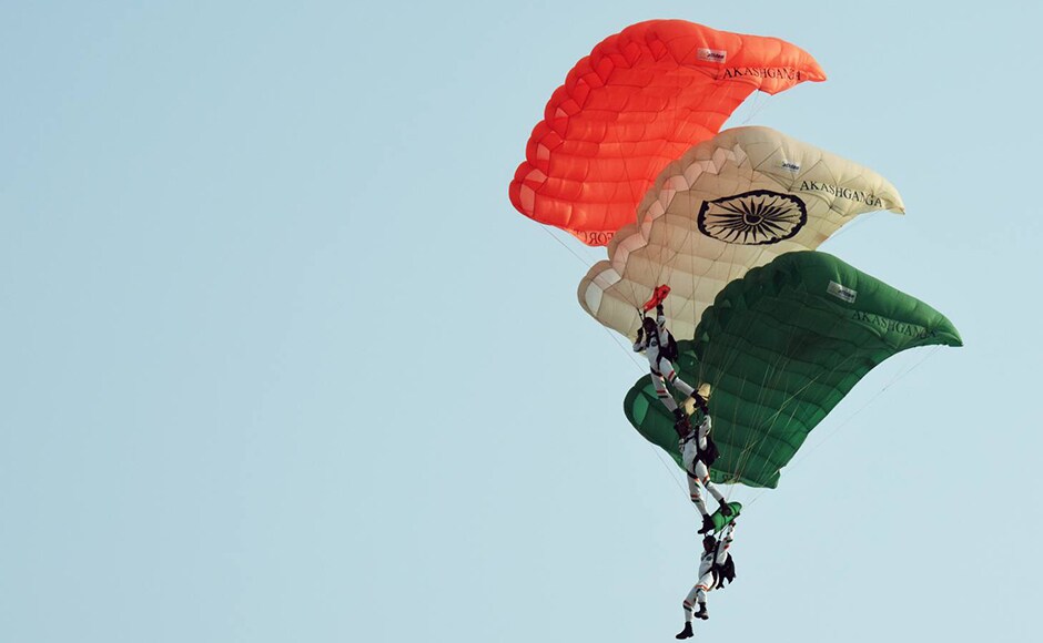 The event started with the Akash Ganga Para jumping team. The air display, which included all advance fighters, choppers and transport aircraft, also included vintage Tiger Moth and Harvard. Naresh Sharma The event started with the Akash Ganga Para jumping team. The air display, which included all advance fighters, choppers and transport aircraft, also included vintage Tiger Moth and Harvard. Naresh Sharma