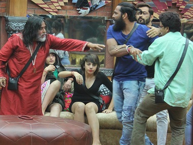 Bigg Boss 10, episode 11, 27th October 2016 preview: Infighting among Indiawale peaks Bigg Boss 10, episode 11, 27th October 2016 preview: Infighting among Indiawale peaks