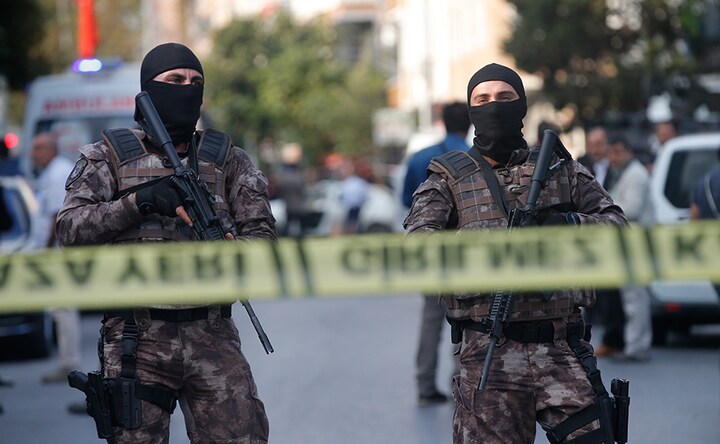 Turkey blast: Many injured in bomb explosion near police station in Istanbul