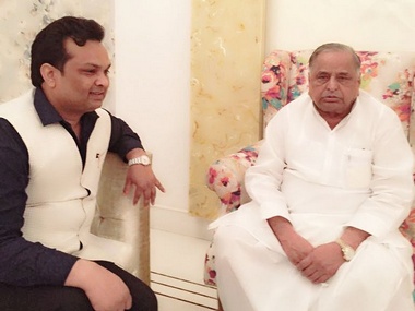 Samajwadi Party rift: Mulayam Singh Yadav aide hits out at Akhilesh's 'sycophants' Samajwadi Party rift: Mulayam Singh Yadav aide hits out at Akhilesh's 'sycophants'