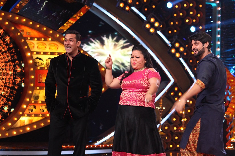 Bigg Boss 10 Episode 14 30 October 2016: Akanksha gets eliminated; Salman schools contestants Bigg Boss 10 Episode 14 30 October 2016: Akanksha gets eliminated; Salman schools contestants