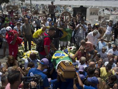 RIP Carlos Alberto: Brazil football greats, fans gather for ‘eternal captain’s’ last rites RIP Carlos Alberto: Brazil football greats, fans gather for ‘eternal captain’s’ last rites
