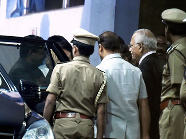 Tamil Nadu Governor visits Jayalalithaa, happy to note CM is 'recovering well' Tamil Nadu Governor visits Jayalalithaa, happy to note CM is 'recovering well'