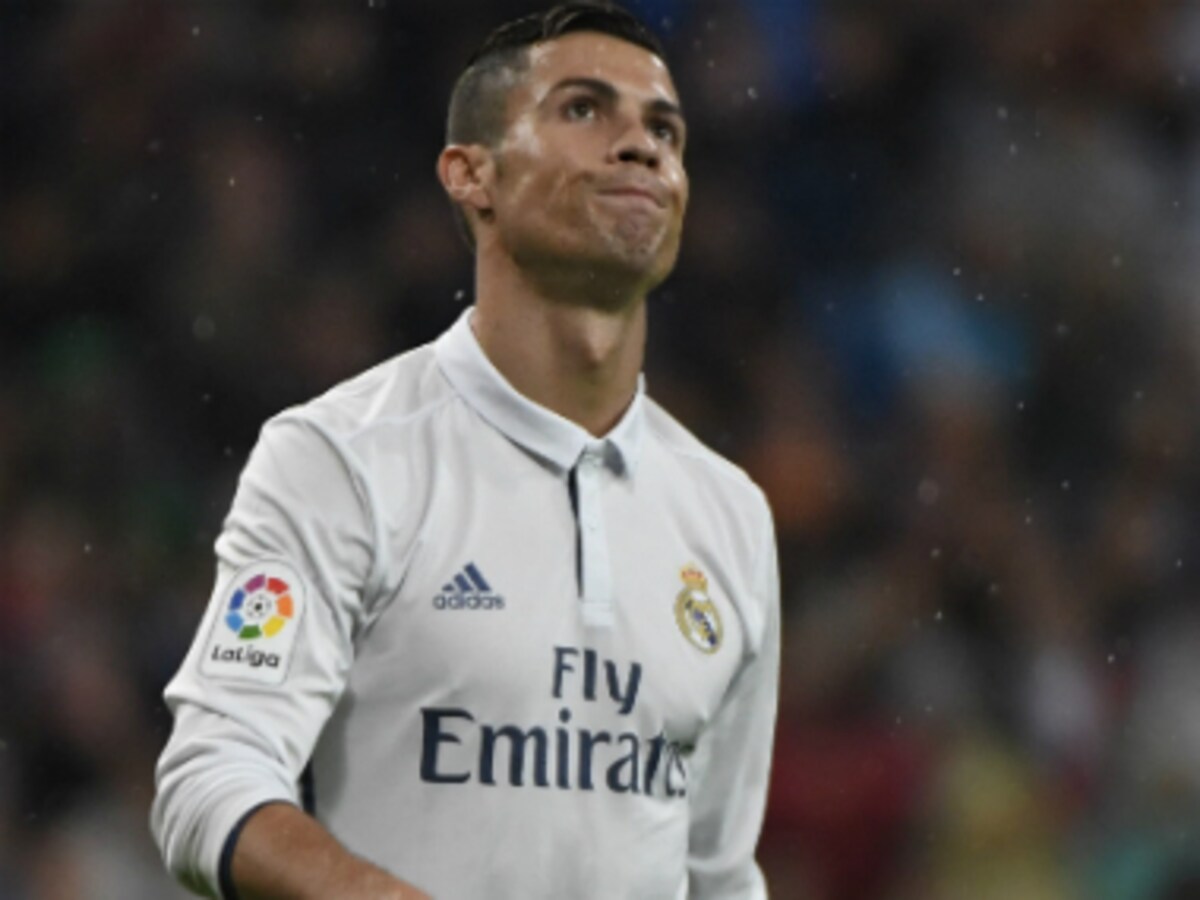 Real Madrid unbeaten run ends as Sevilla grabs 2 late goals