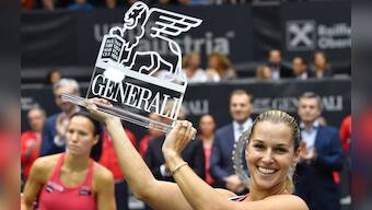 Dominika Cibulkova qualifies for WTA Finals with Linz victory; Peng Shuai captures first career title