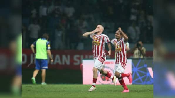 ISL 2016: 10-man Atletico de Kolkata outsmart Delhi Dynamos courtesy Iain Hume penalty