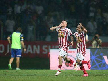 ISL 2016: 10-man Atletico de Kolkata outsmart Delhi Dynamos courtesy Iain Hume penalty