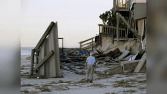 Hurricane Matthew weakens, makes landfall in South Carolina