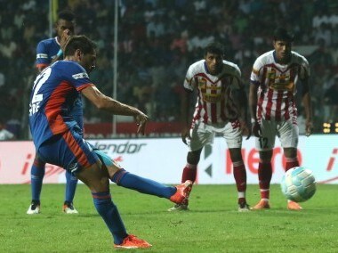 Jofre Gonzalez of FC Goa takes a penalty against Atletico de Kolkata. ISL