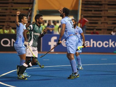 India in action against Pakistan in the Asian Champions Trophy. Image courtesy: Twitter/@TheHockeyIndia