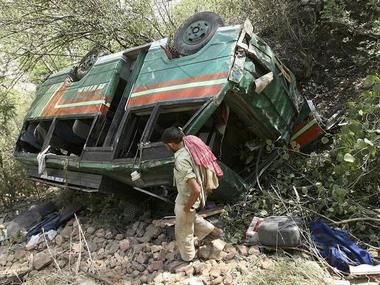 27 killed, 60 injured as two buses collide in Pakistan; Sharif expresses grief 27 killed, 60 injured as two buses collide in Pakistan; Sharif expresses grief